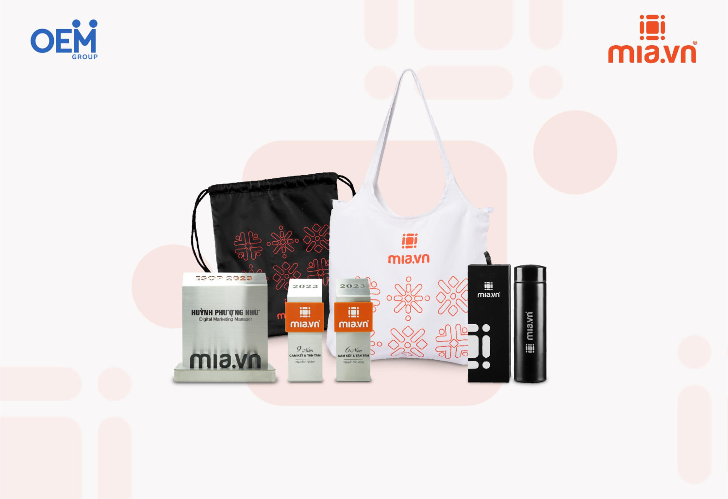 oem-group-di-cung-miavn-tren-chang-duong-hop-tac-san-xuat-merchandise-1-1688533532