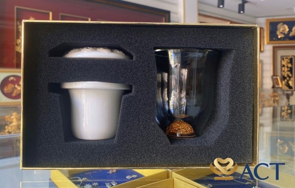 bo-san-pham-cao-cap-coc-tra-dat-vang-cua-act-1703514196