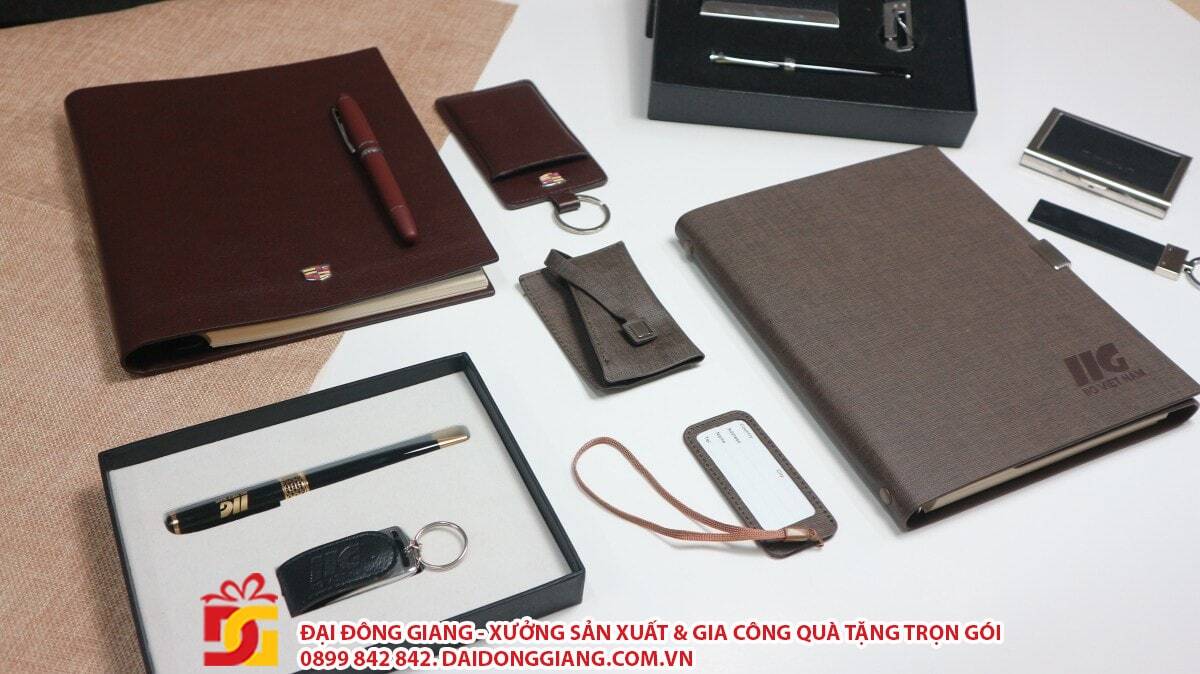 cac-san-pham-qua-tang-nganh-tai-chinh-ngan-hang-cua-dai-dong-giang-1703513827