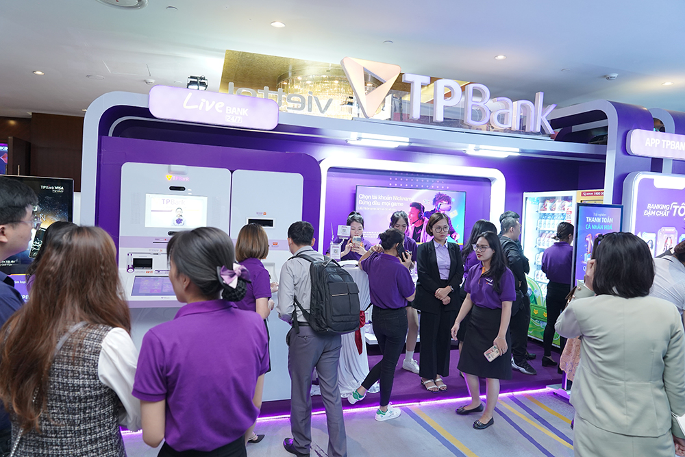 dong-phuc-ao-polo-cua-tp-bank-mang-lai-cam-giac-tre-trung-nang-dong-1706603036