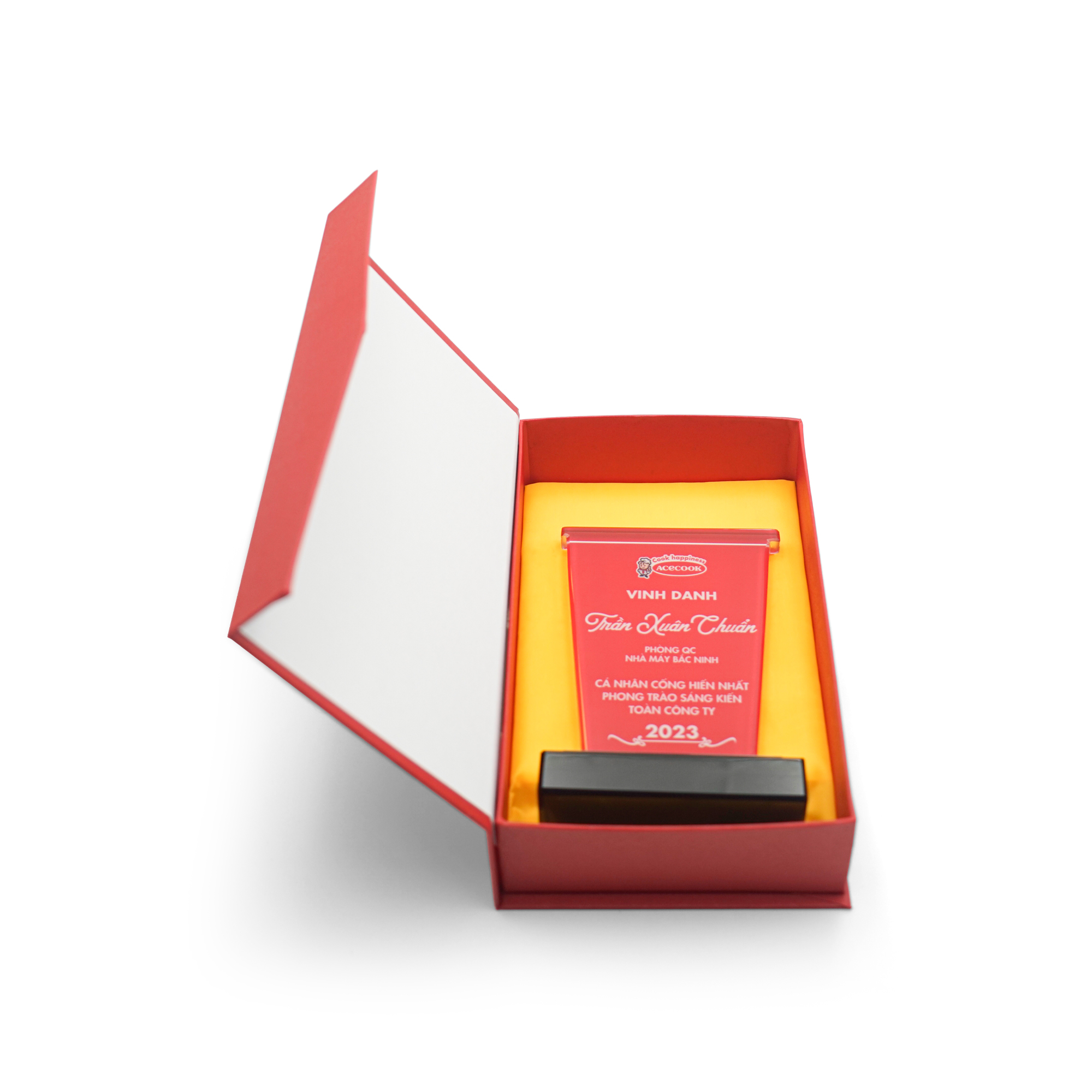 ky-niem-chuong-de-ban-thuy-tinh-thiet-ke-rieng-1-11769-1715236618-51715236619