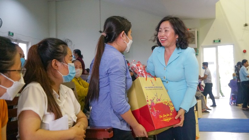 mon-qua-mang-lai-gia-tri-thiet-thuc-cho-cuoc-song-va-huu-ich-doi-voi-nguoi-lao-dong-1695181936