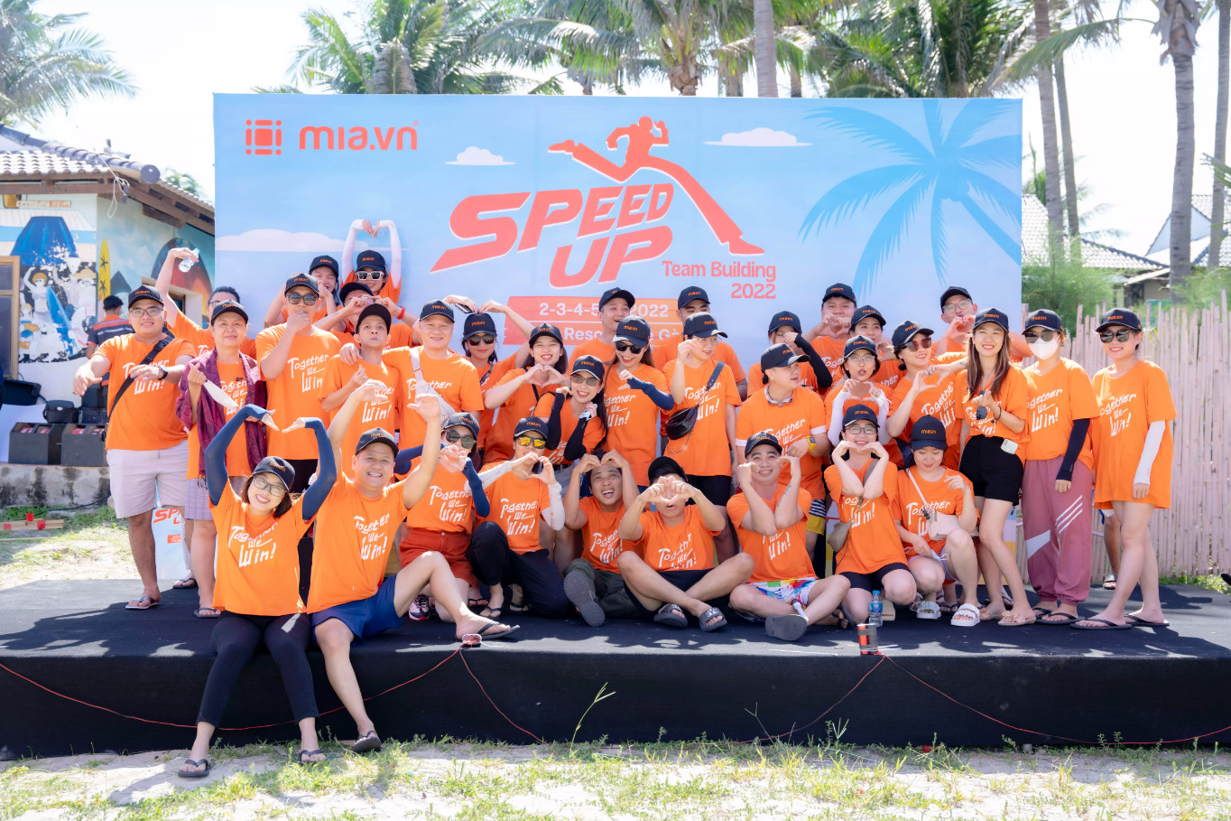 oem-group-di-cung-miavn-tren-chang-duong-hop-tac-san-xuat-merchandise-5-1688533661-1722613298