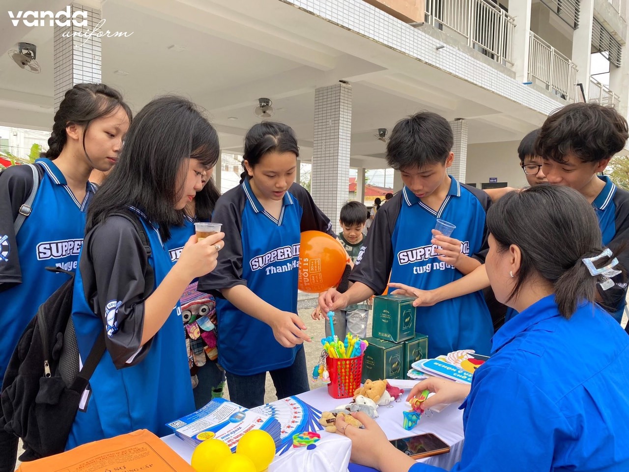 quy-tac-vang-khi-dat-may-dong-phuc-nhom-nhat-dinh-phai-biet_5-1711428099