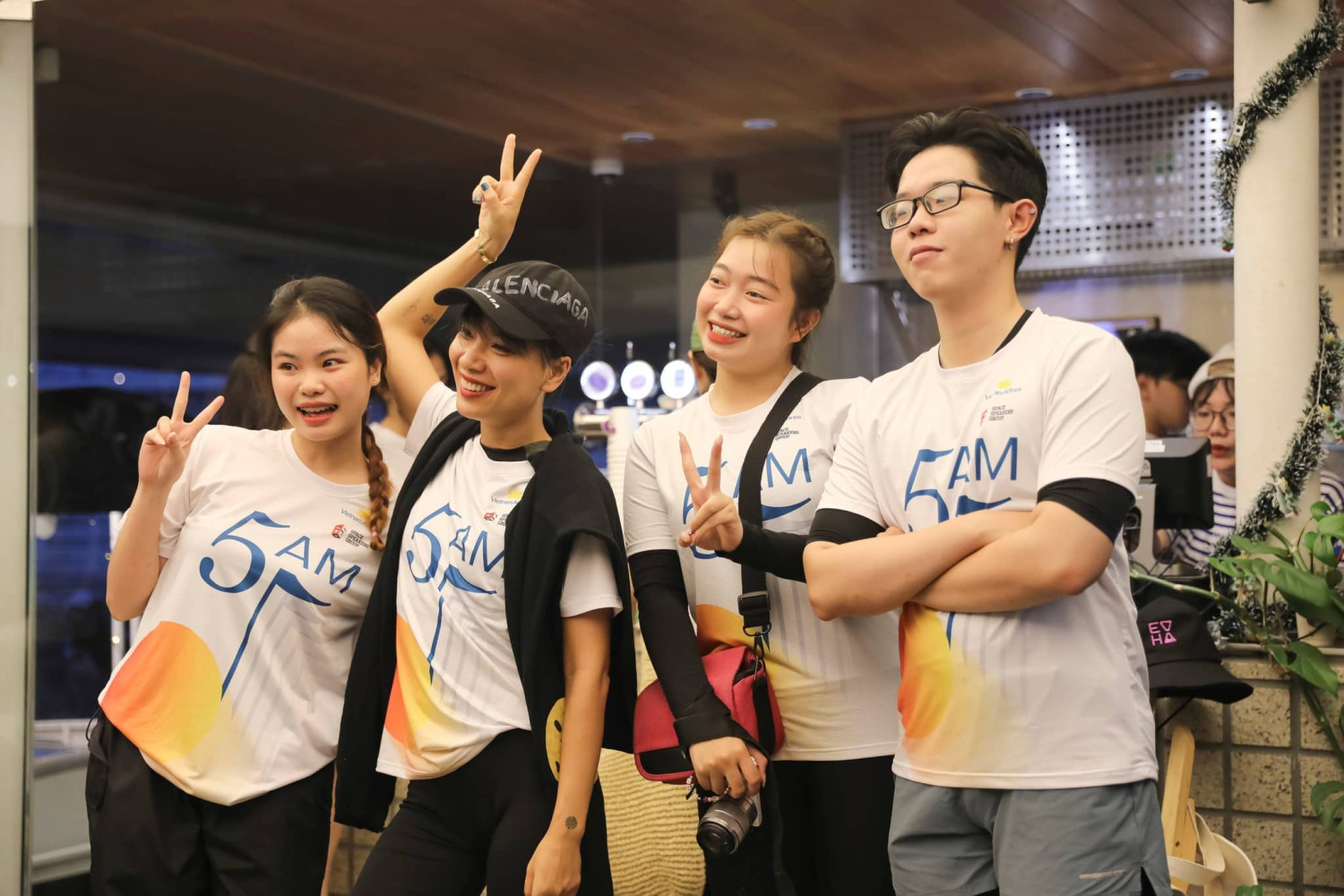 tong-hop-5-mau-dong-phuc-dep-nhat-danh-cho-nhan-vien-ban-hang-02-1710993651