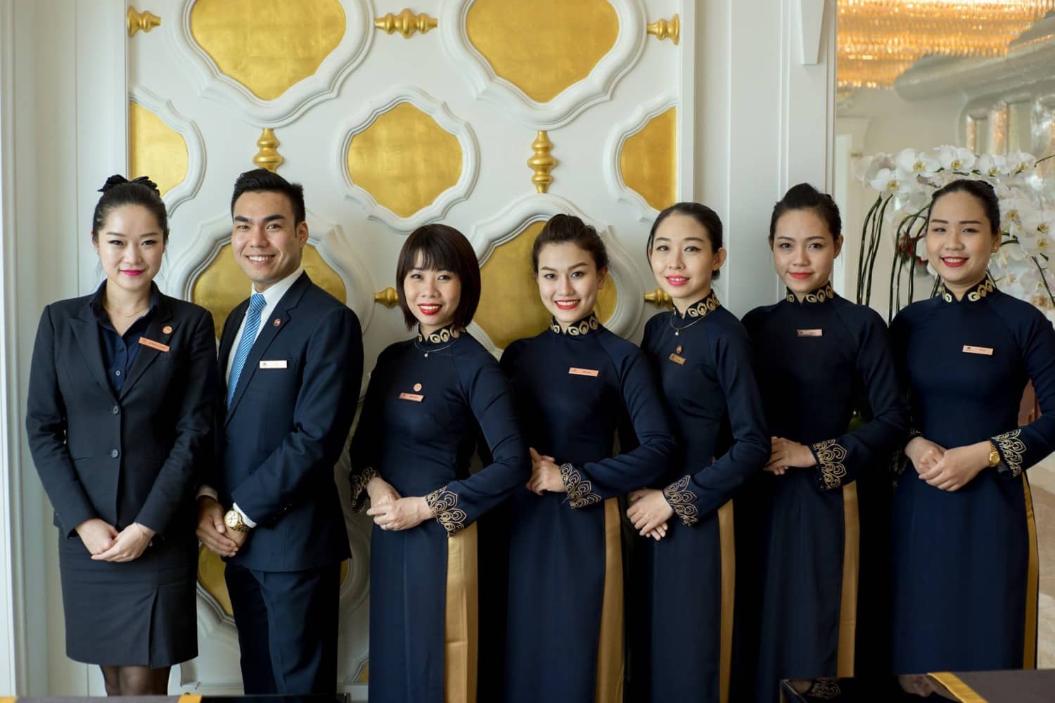 tong-hop-kinh-nghiem-can-luu-y-khi-dat-may-dong-phuc-cho-le-tan-04-1712135050