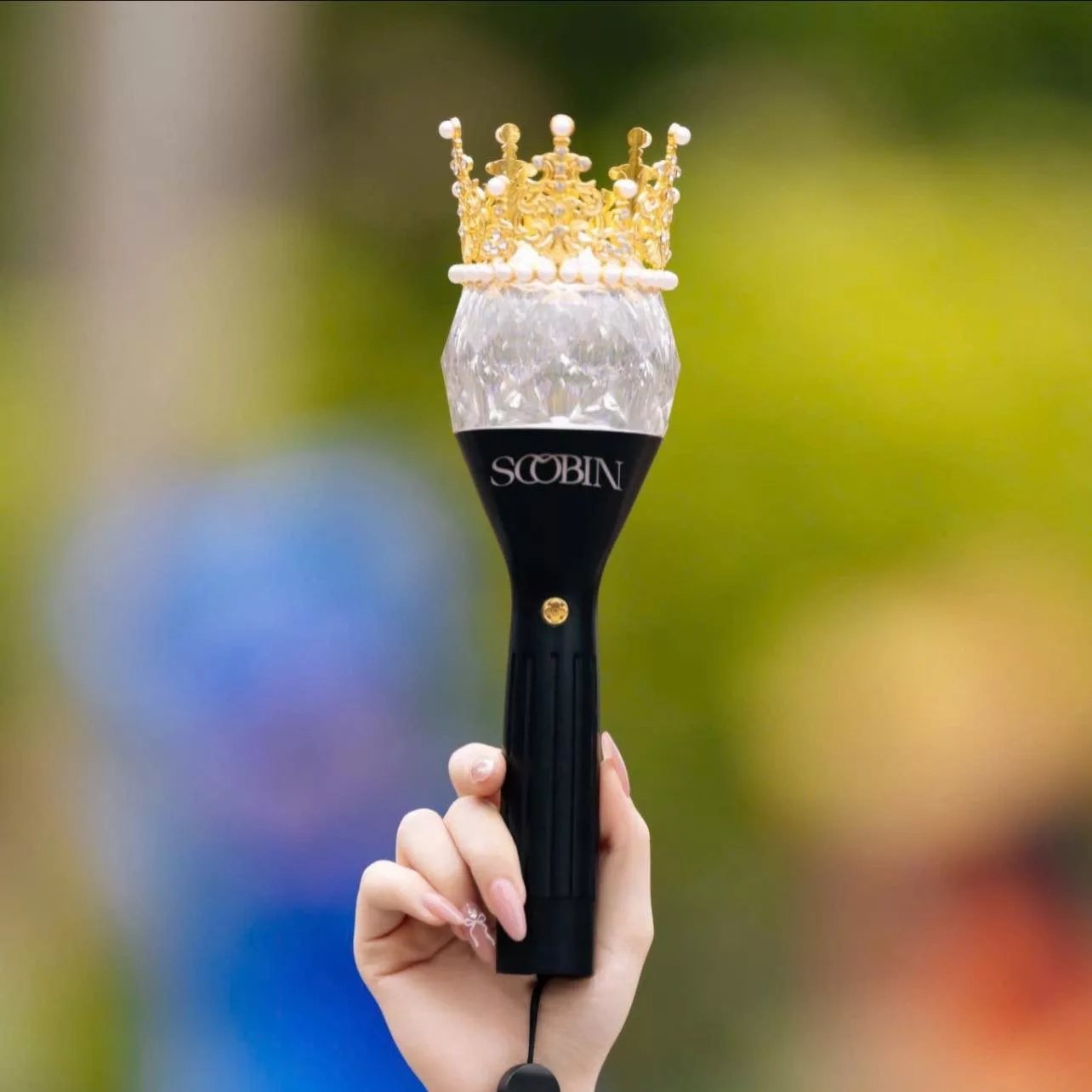 Lightstick Soobin thiết kế độc bản với vương miện vàng sang trọng – sản phẩm OEM Group cho concert Soobin All Rounder