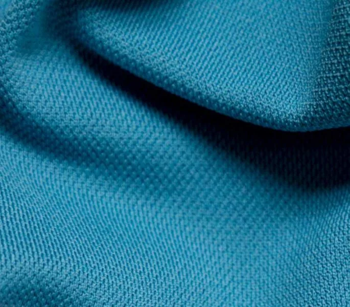 Vải polyester – Co giãn tốt, ít nhăn, dễ in ấn