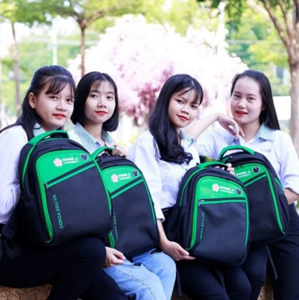 Balo laptop làm quà tặng doanh nghiệp mang lại sự đồng bộ thương hiệu