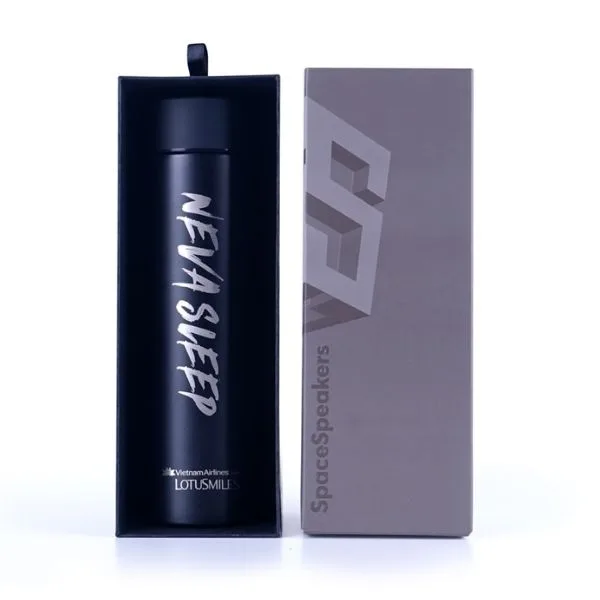 Với tính ứng dụng cực cao và phù hợp với mọi lứa tuổi, bình giữ nhiệt luôn là một trong những giải pháp quà tặng thiết thực và được săn đón nhất. Việc khắc tên cá nhân hoặc logo lên thân bình vừa tạo được dấu ấn độc bản, vừa giúp doanh nghiệp quảng bá thương hiệu hiệu quả trên mọi hành trình của người dùng.