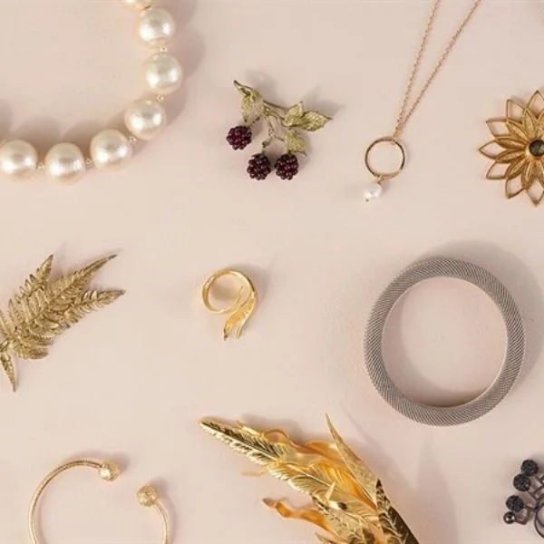 Những món trang sức có thiết kế tinh giản, hiện đại là lựa chọn tuyệt vời để làm quà tặng mang giá trị lưu giữ bền vững cao.