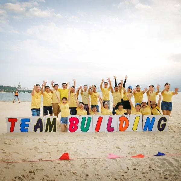Chơi trong các sự kiện Team building đã vui, có quà còn vui hơn