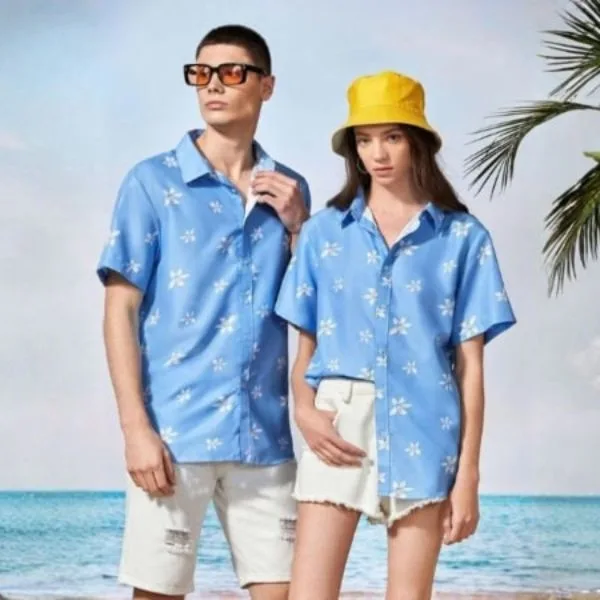 Mẫu áo sơ mi đồng phục đi biển họa tiết nhiệt đới trẻ trung, phom rộng thoải mái cho hội nhóm dã ngoại