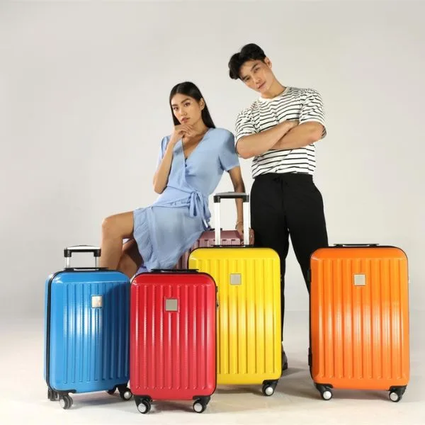 Vali Valinice mang vẻ đẹp rực rỡ, năng động với bề mặt dập vân nổi lạ mắt, là sự lựa chọn quốc dân cho những nhu cầu cơ bản
